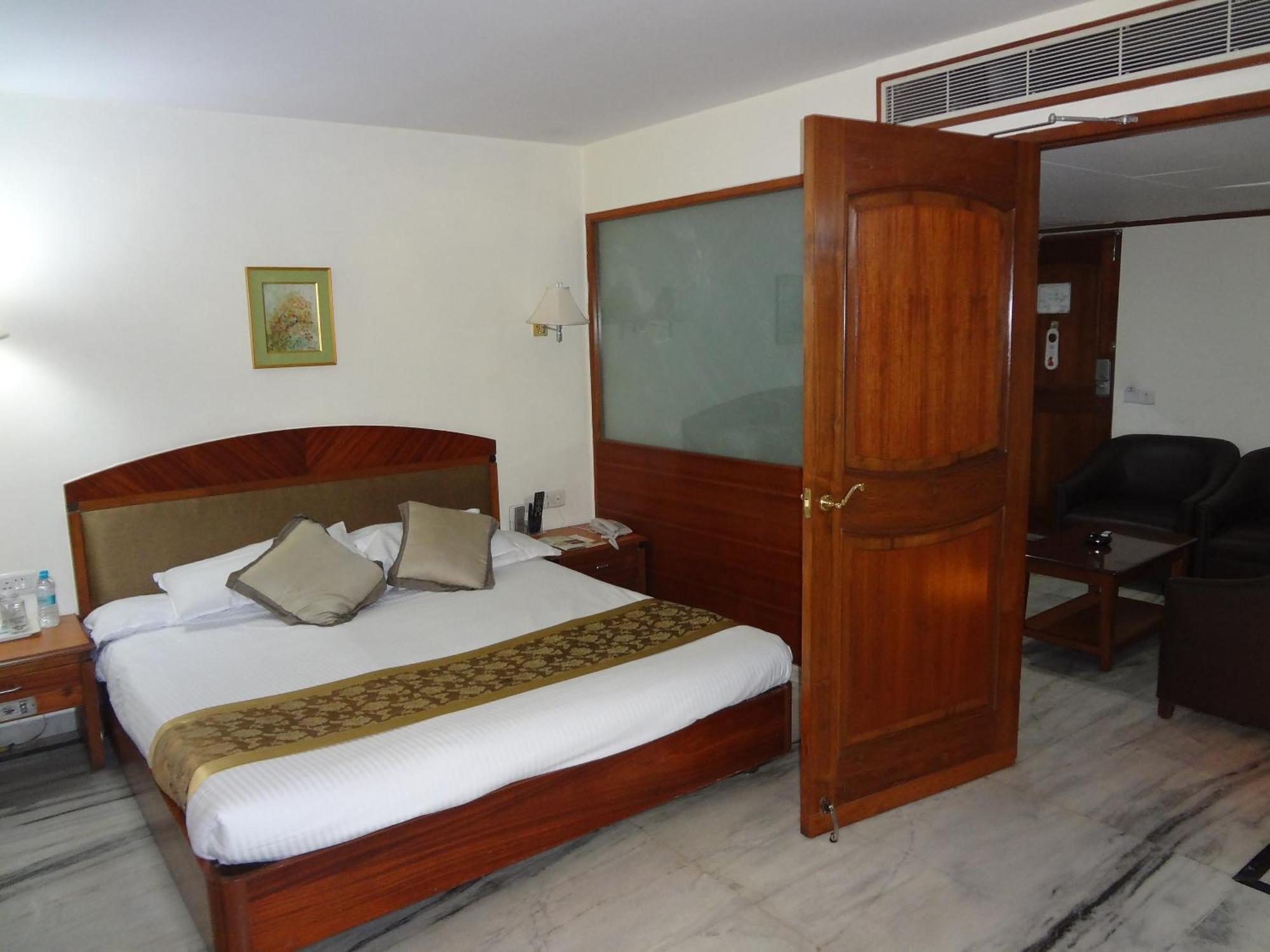Daspalla Executive Court Visakhapatnam Exterior photo