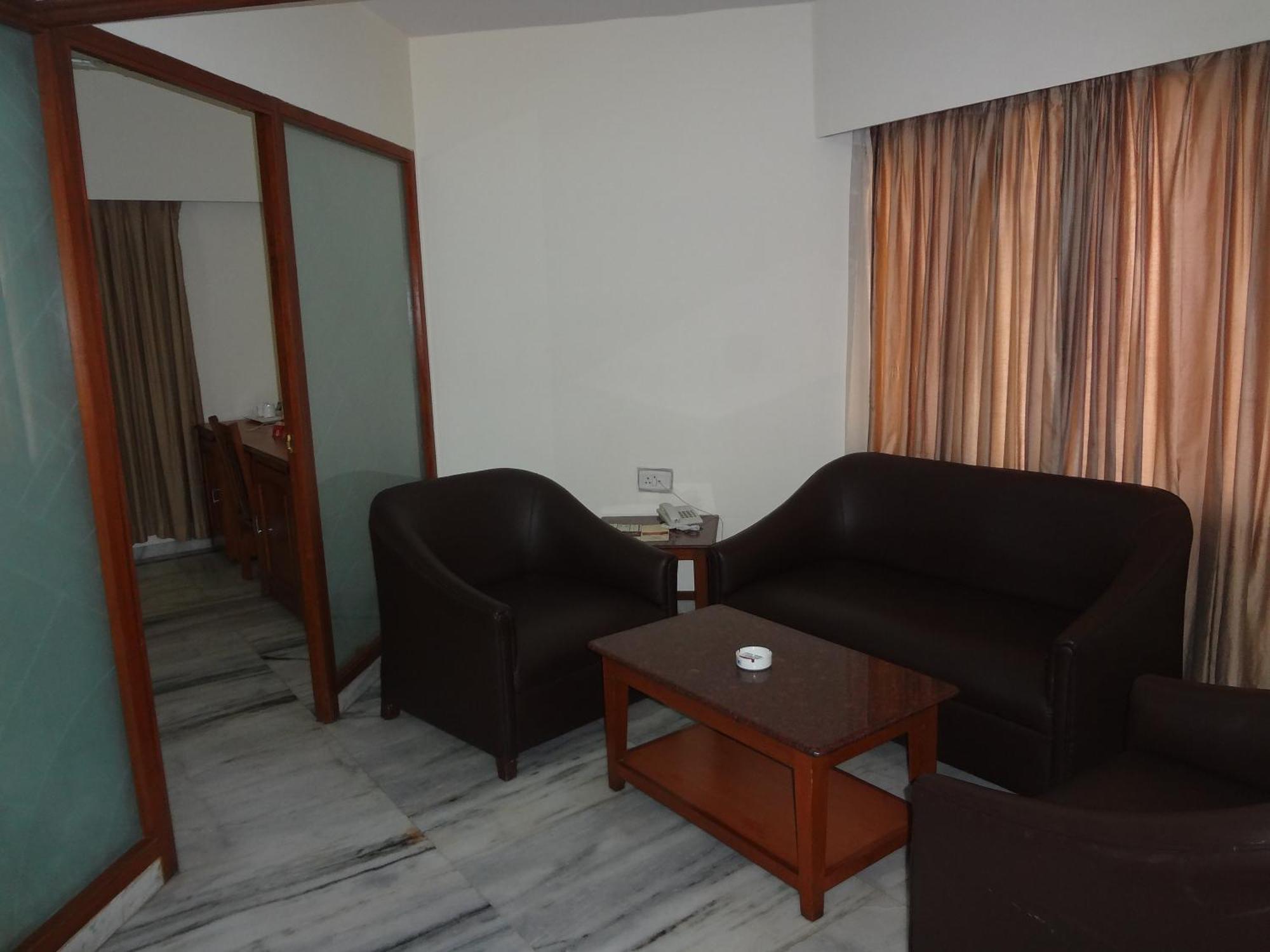 Daspalla Executive Court Visakhapatnam Exterior photo