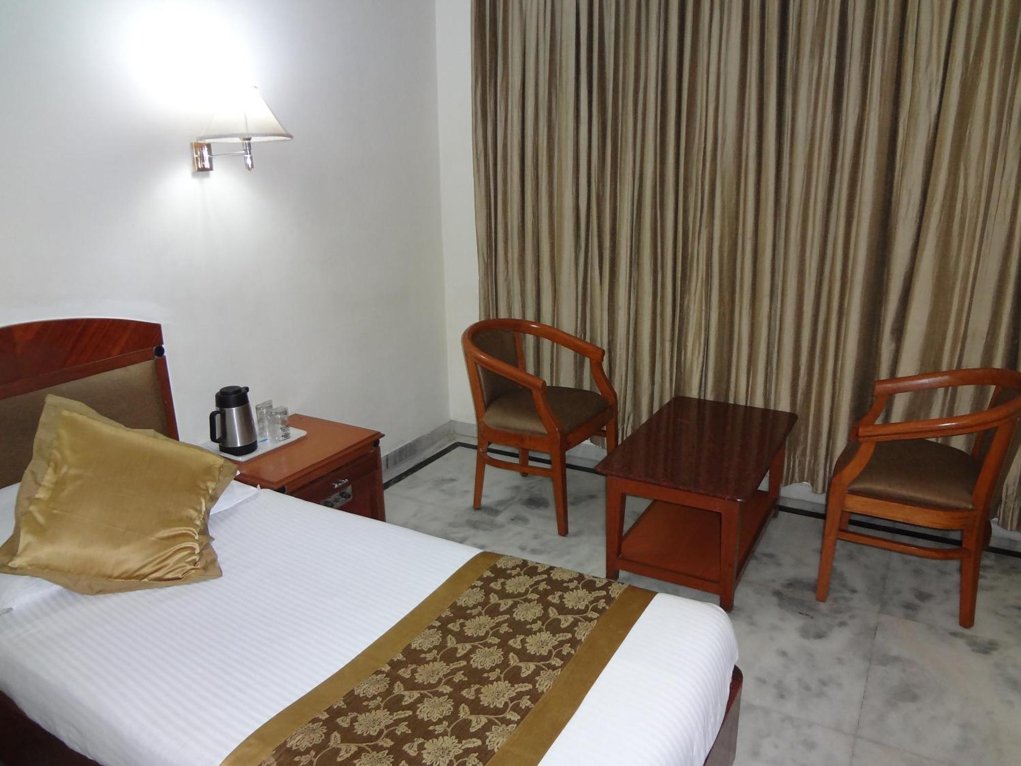 Daspalla Executive Court Visakhapatnam Exterior photo